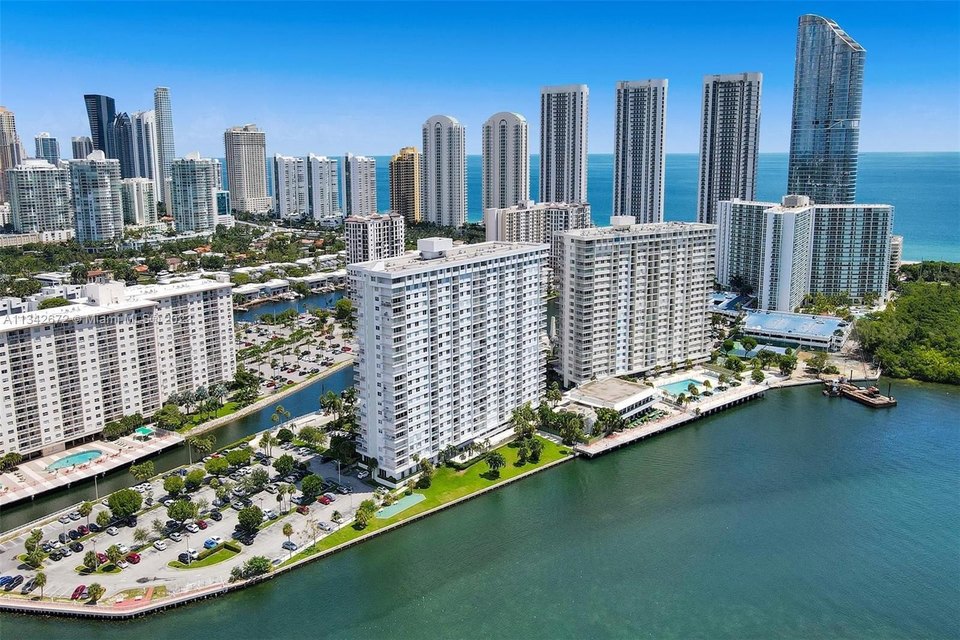 Incredible Direct Ocean Accessibility Property on Essential Biscayne