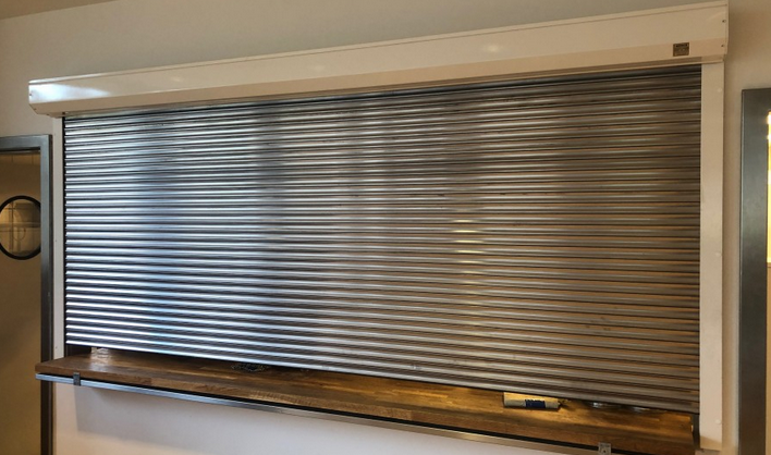 Jalusi Curler Window shades: Harmonizing Splendor and Performance